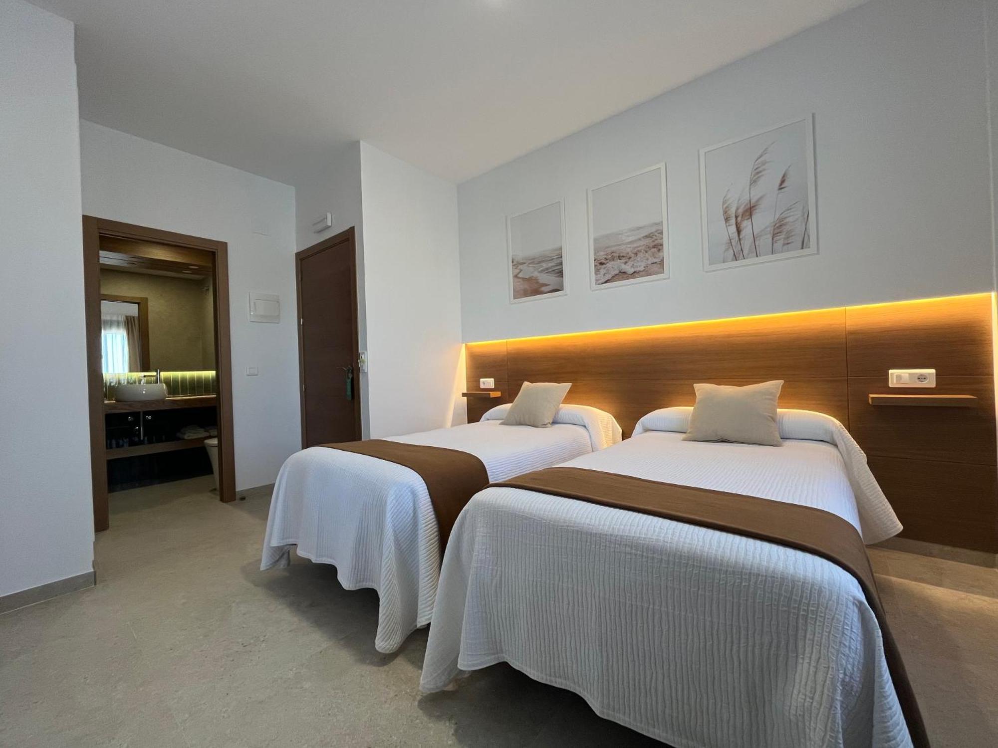 Hostal Parador De Los Llanos Torreorgaz المظهر الخارجي الصورة